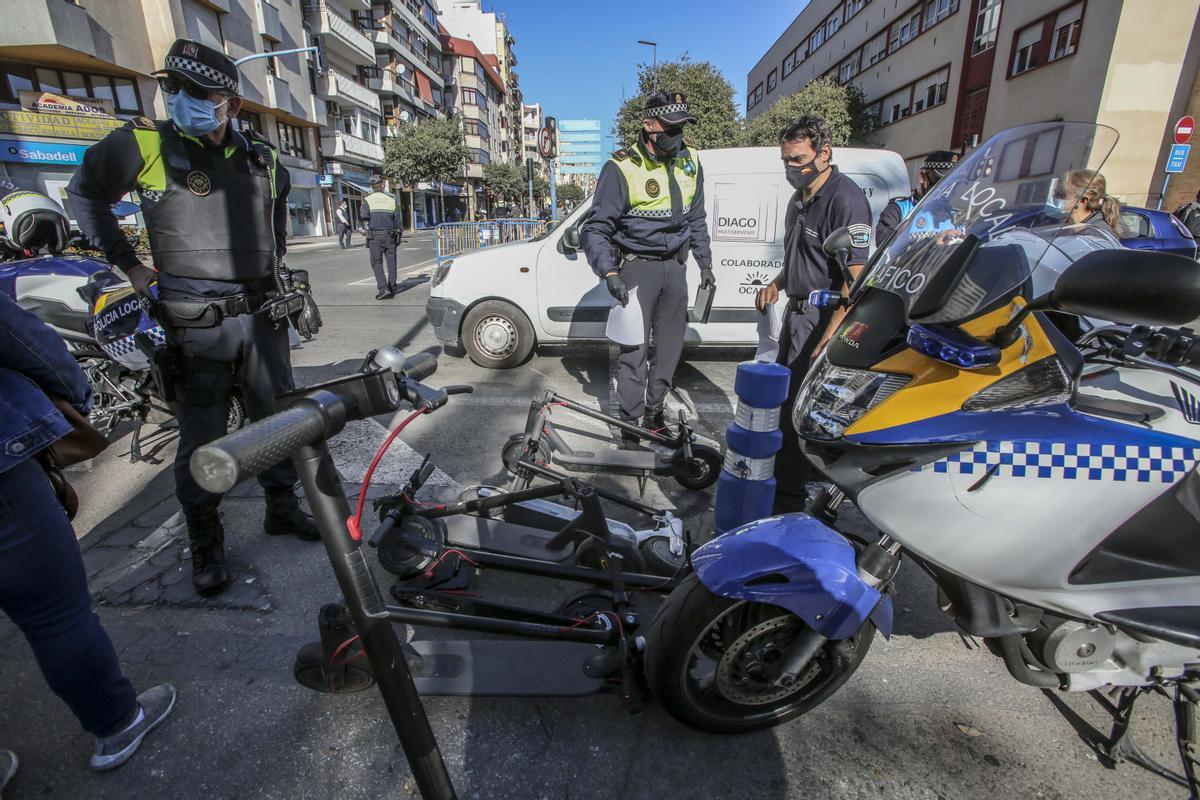 Primeras multas en Alicante a usuarios de patinetes por incumplir la ordenanza Primeras multas en Alicante a usuarios de patinetes por incumplir la ordenanza