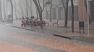 Dia de pluja a Barcelona: el temporal deixa fortes pluges i fins i tot calamarsa en alguns barris de la ciutat