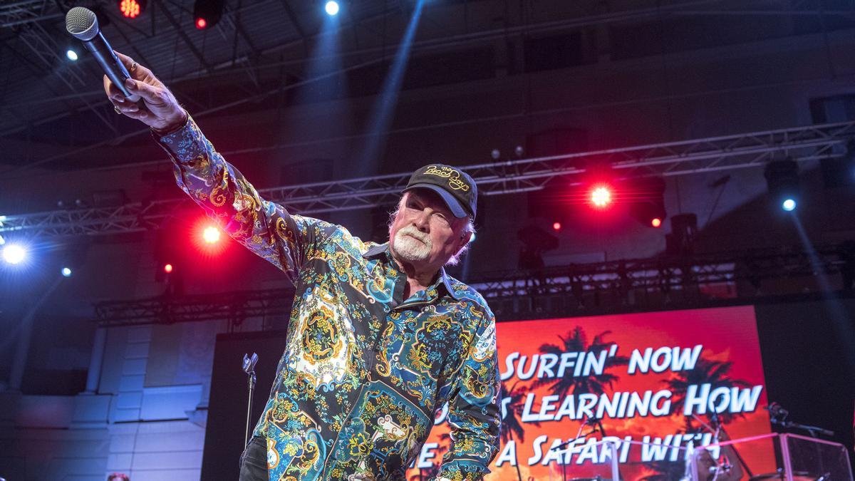Mike Love durante el concierto del grupo californiano, The Beach Boys, en la gira de su 60 aniversario en el Festival Jardins de Pedralbes.