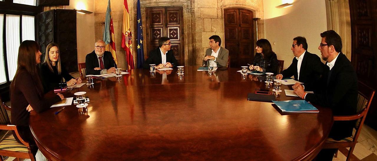 Primera reunión de la comisión bilateral entre el Consell y la Diputación celebrada hace más de un año en el Palau. | INFORMACIÓN