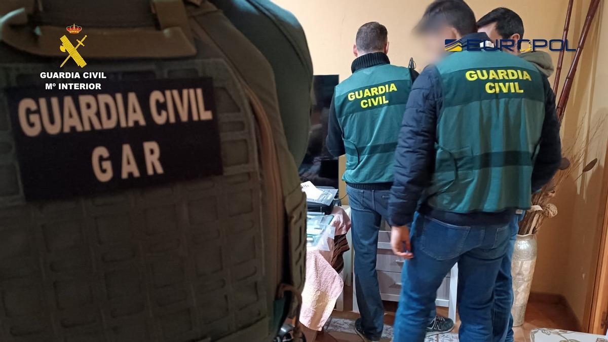 La Guardia Civil detiene en Sevilla a un acusado de difundir en redes sociales postulados yihadistas a favor de Daesh