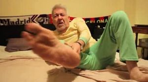 Tràiler promocional de la sèrie ’Mi padre y yo’, rodada a Esplugues.
