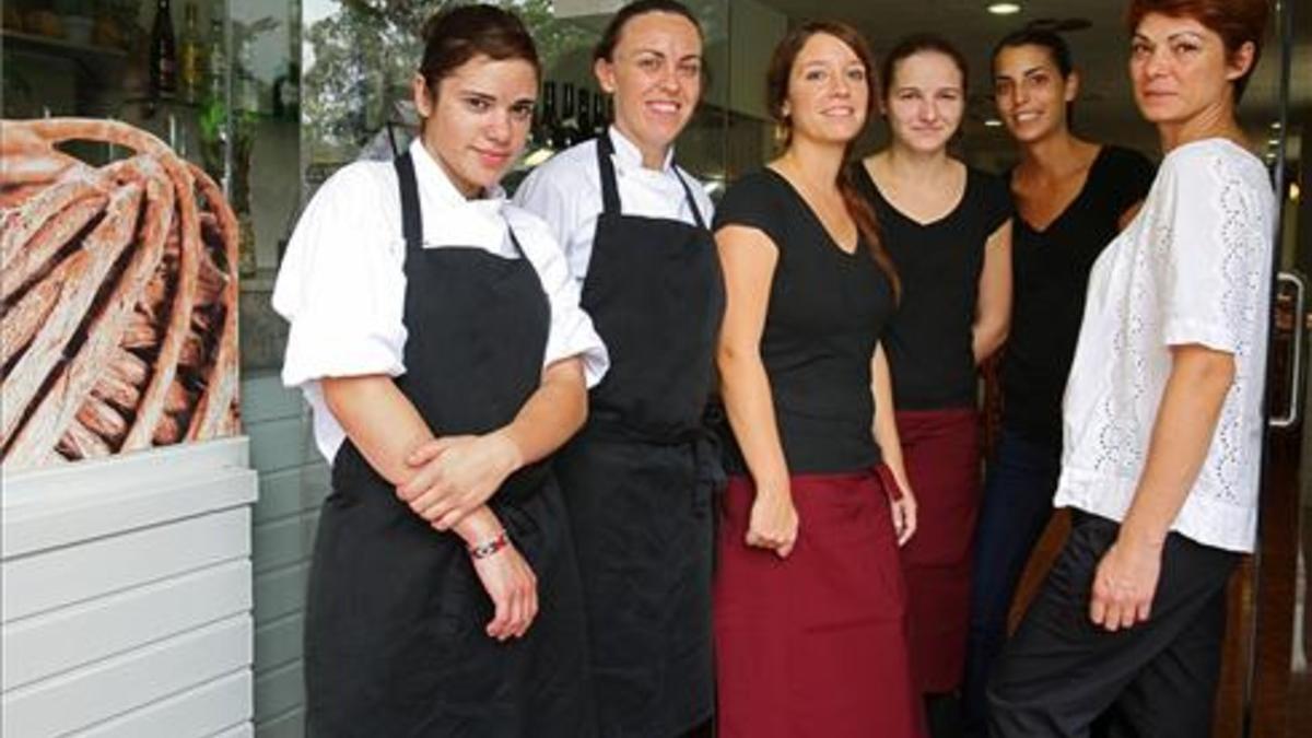 Ariadna Julián (derecha) con el equipo de El Fil d'Ariadna. Foto: Ricard Cugat