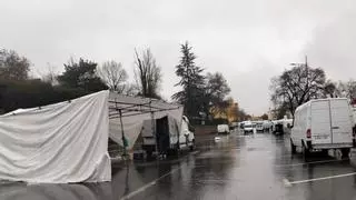 Los ambulantes levantan el mercadillo de La Hispanidad de Plasencia por las lluvias