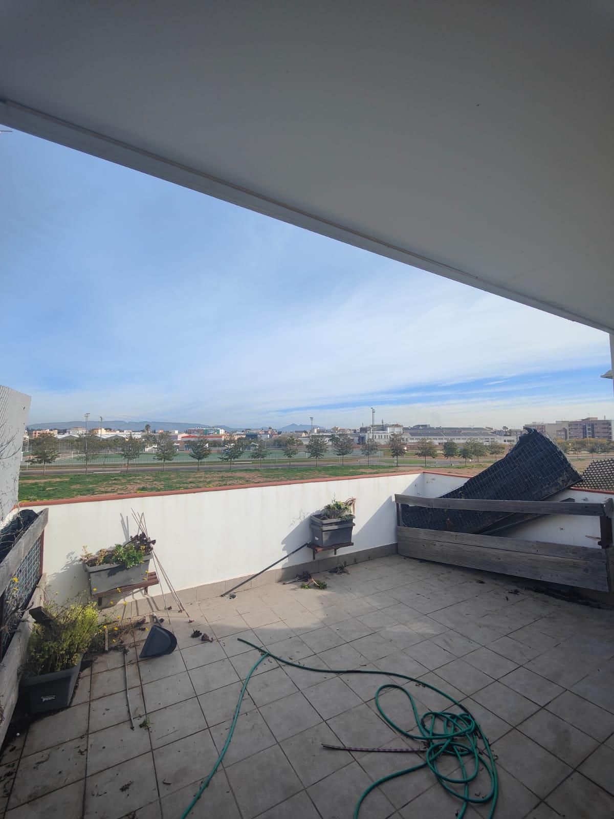 Galería de imágenes: Sale a la venta una casa independiente de tres plantas en Vila-real por 170.000 euros