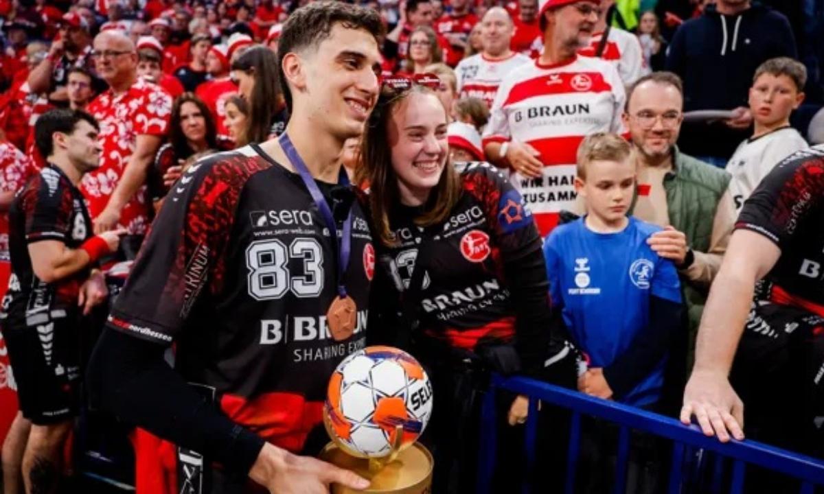 Ian Barrufet, con el trofeo al máximo realizador de la Liga Europea
