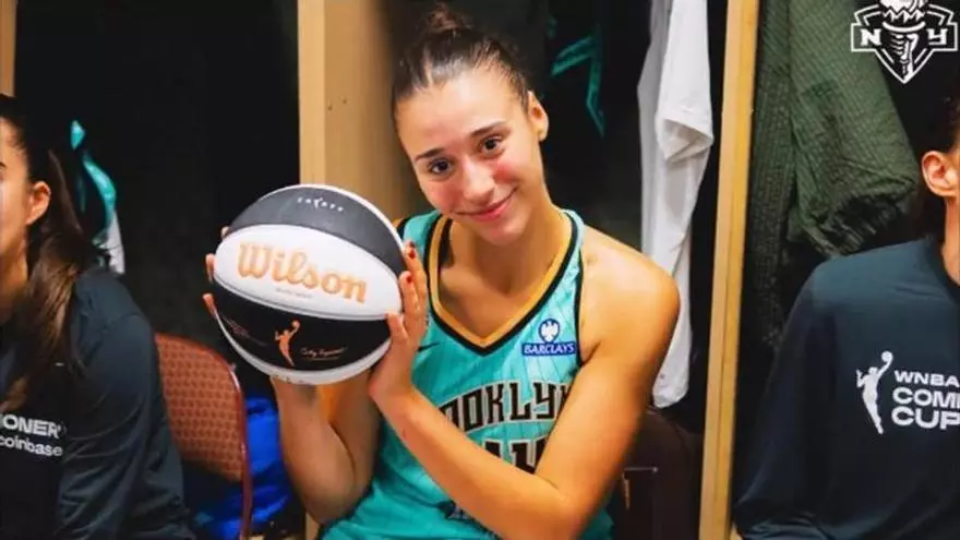 Raquel Carrera firma su primera gran noche en la WNBA
