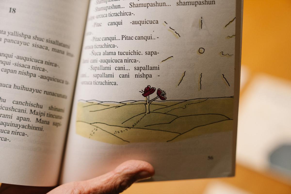 30.01.2026. MADRID. Marifé Santiago, coleccionista de ediciones de ‘El Principito’ en Madrid. Foto: Alba Vigaray