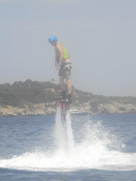 Der MZ-Redakteur steigt mit dem Flyboard in die Lu