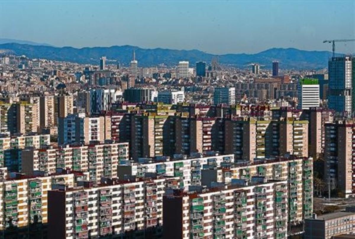 Vista aèria des de l’Hesperia Tower dels barris Bellvitge i Gornal, a l’Hospitalet.