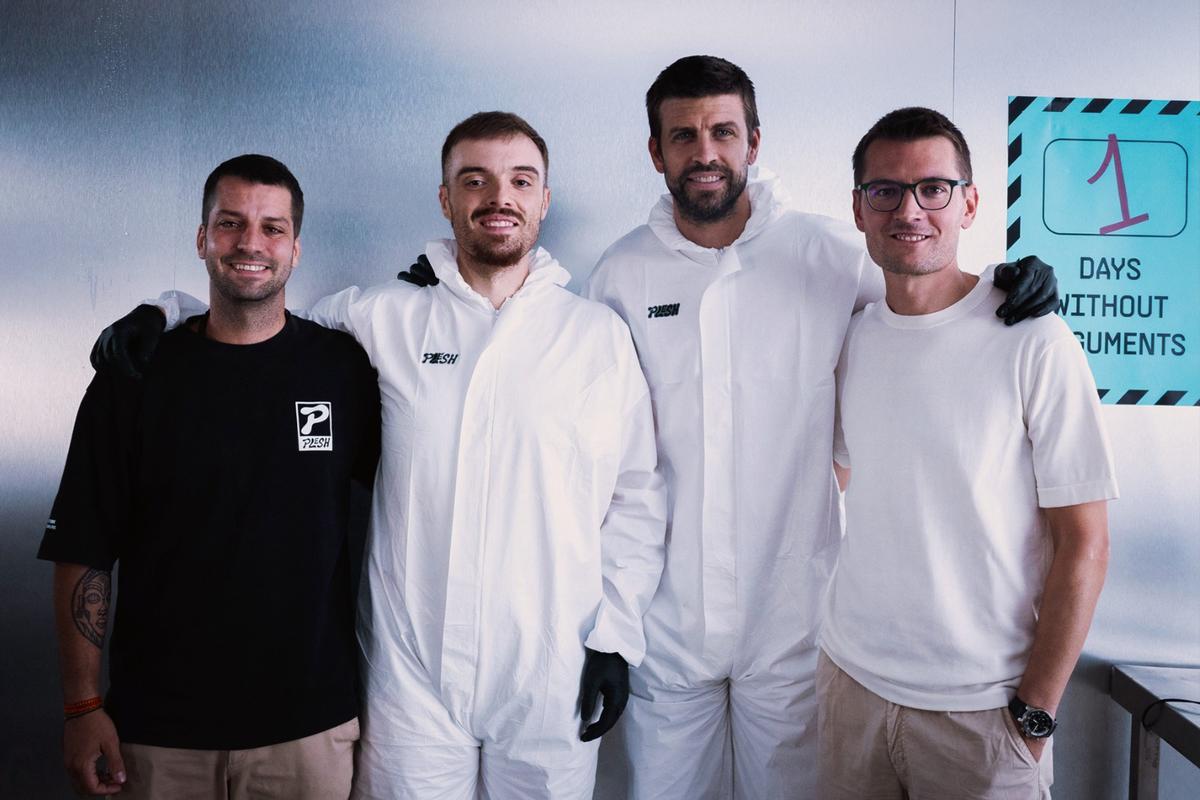Jaume Betrián junto a Gerard Piqué e Ibai Llanos