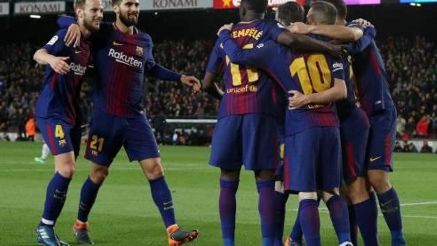 Els jugadors del Barça s&#039;abracen després d&#039;un gol de Messi contra el Leganés.