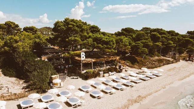 La cena benéfica se celebra el viernes 27 en el restaurante de ses Salines. |  | B.B.
