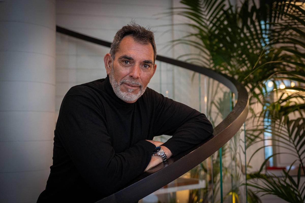 Víctor del Árbol, escriptor: "La demagògia crea els problemes per després oferir-se com a la salvació"