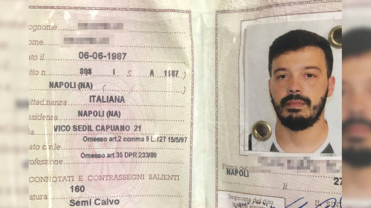 Documentación falsa utilizada por un ladrón napolitano. El hombre, detenido por la Policía Nacional, estaba reclamado por las autoridades italianas.