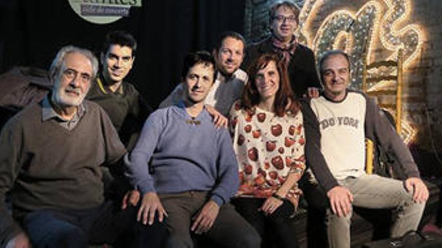 Els components de Musicants, amb Manolo Miralles, el primer per l´esquerra.