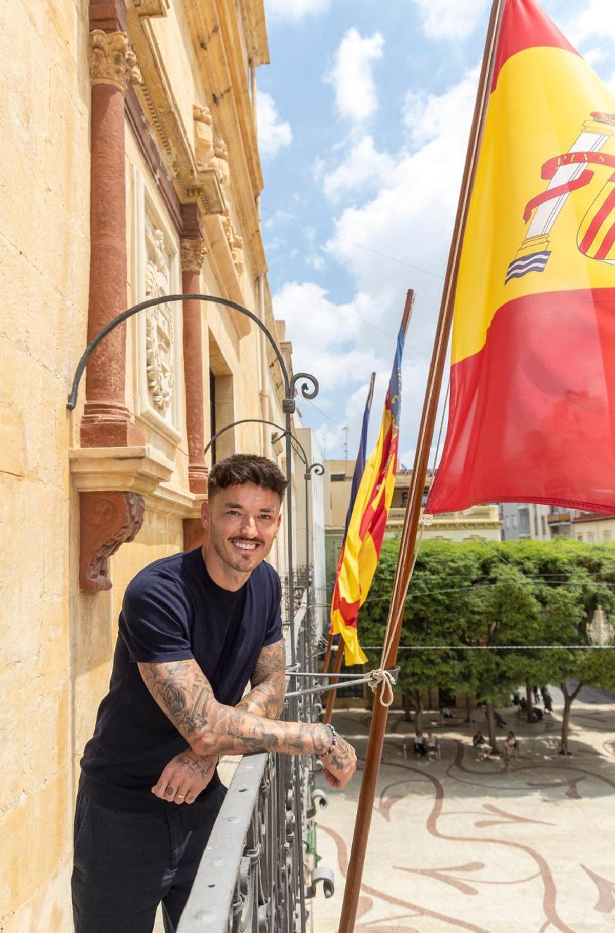 Josan desde el balcón del Ayuntamiento de Elche este lunes