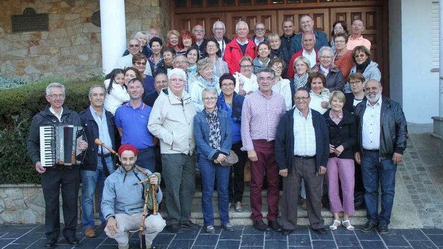 Visita de 25 franceses a A Laracha