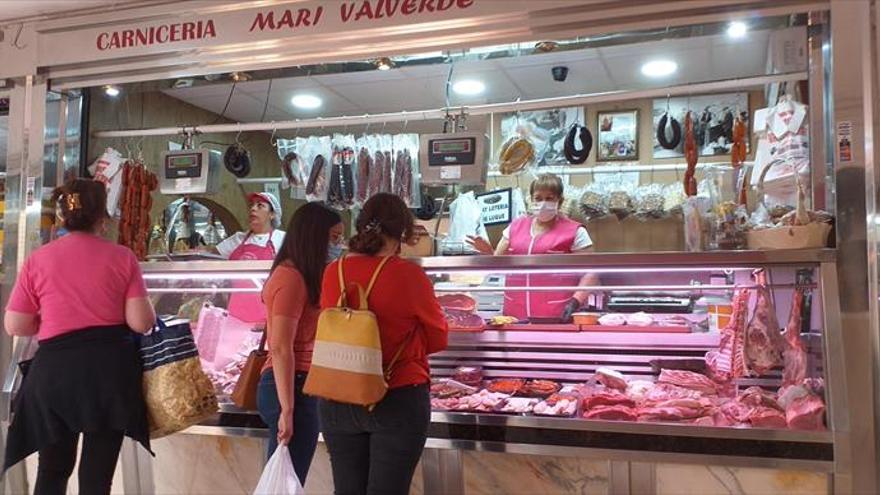 Más de 230.000 euros en mejoras en el mercado y en la calle Belén de Cabra