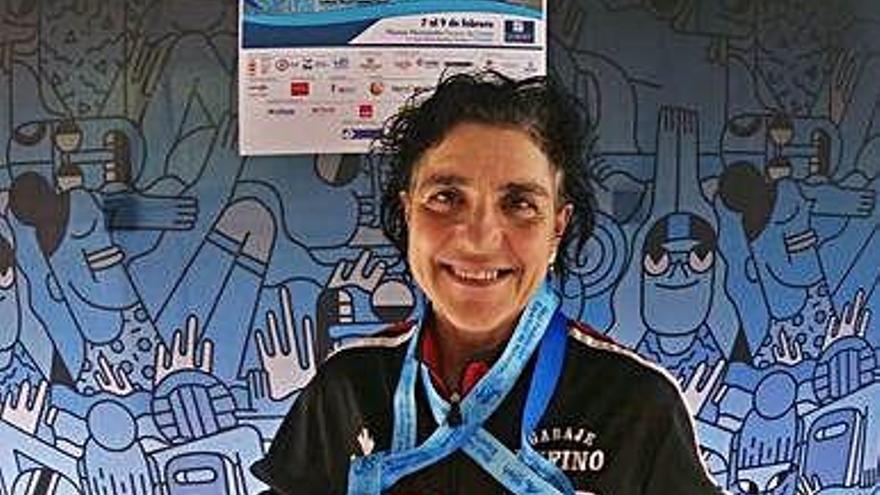 María José García Alvarez, con las dos medallas.