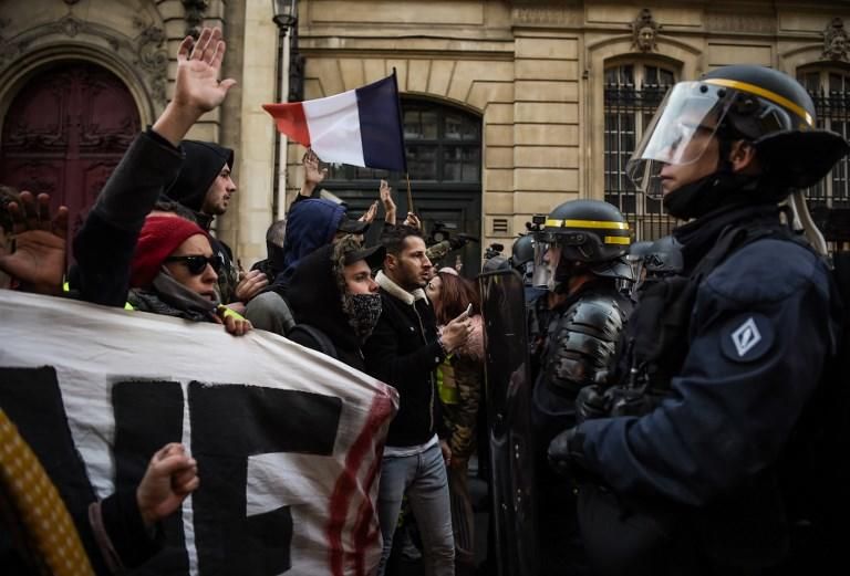 Los ''chalecos amarillos'' protestan en Francia