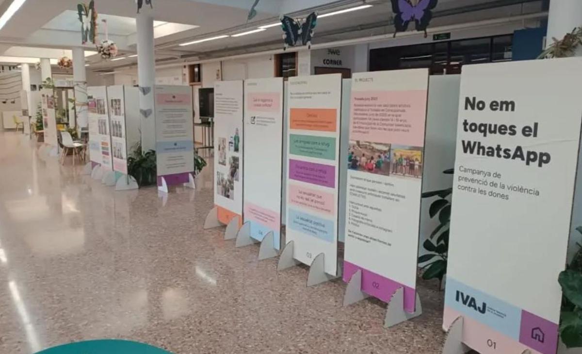 Una exposición en Oliva para denunciar la violencia de género.