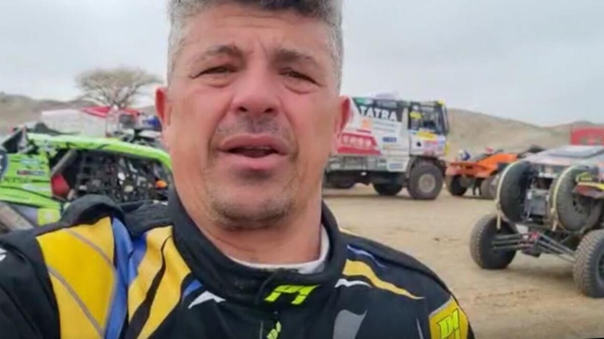 El piloto grancanario Pedro Peñate narra los momentos previos al comienzo de la séptima etapa del rally Dakar.