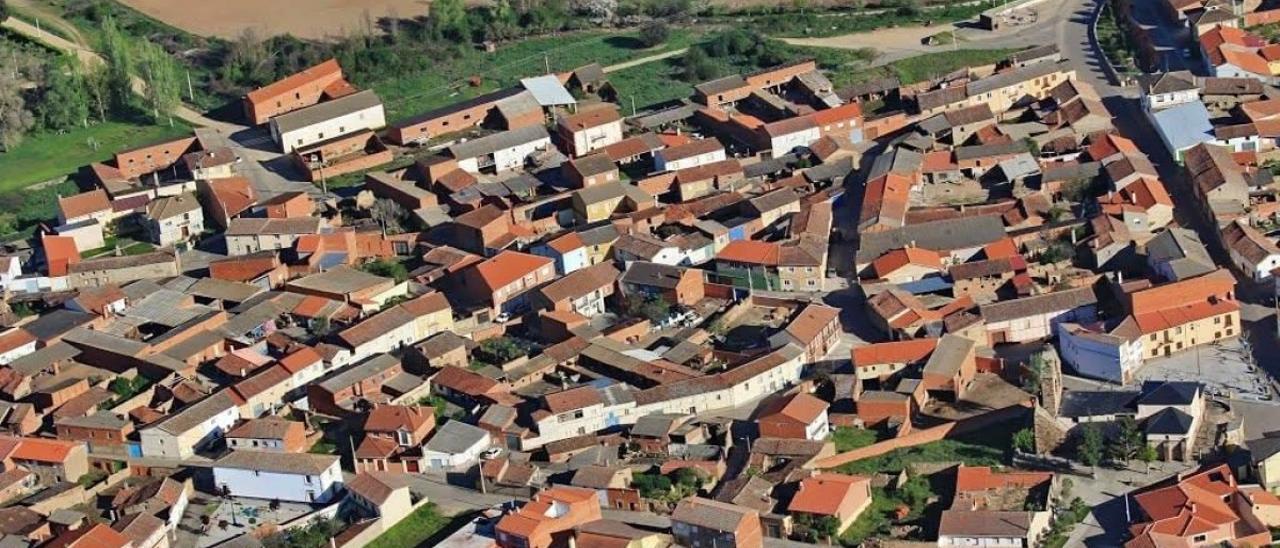 Vista aérea de Burganes de Valverde. La localidad ha sido seleccionada por el Mitma para el programa Ineco Rural TIC 2.0