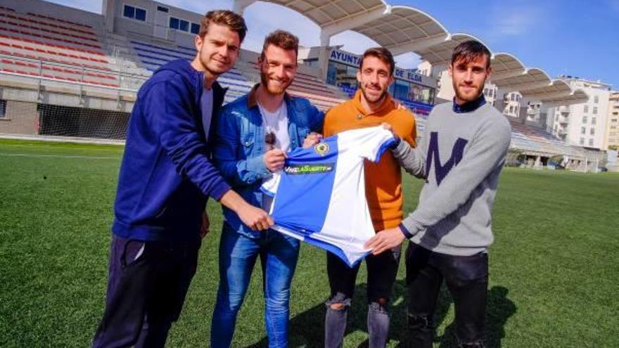 De izquierda a derecha, Siro, Tabala, Guille y Carbonell, ayer en el Nuevo Pepico Amat, donde el Hércules juega el domingo.