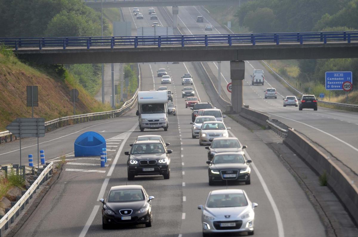 Atascos en la autovia do Salnés, a la altura del peaje de Curro.