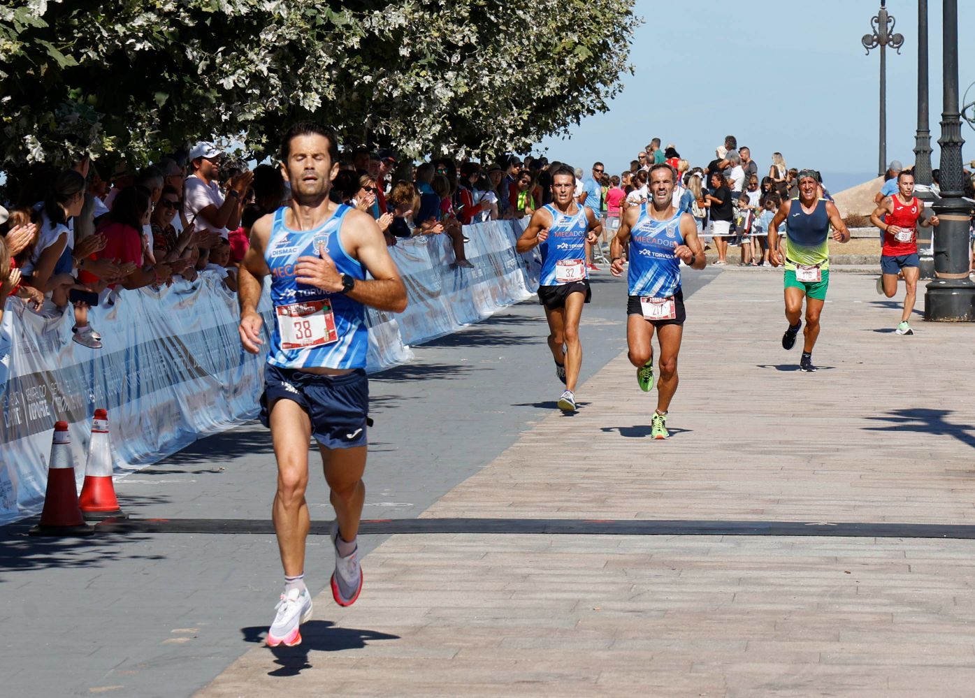 Baiona suda a ritmo de zapatilla y zumba