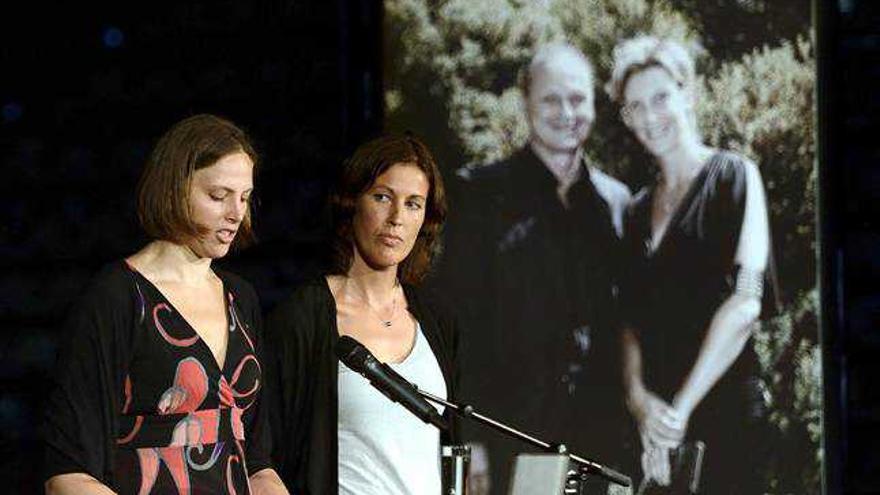 Imagen del acto celebrado ayer en Almere, Holanda, en memoria de la pareja.