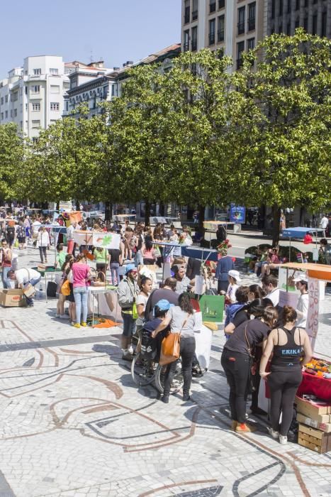 Mercadillo de escolares en el Paseo de Los Álamos