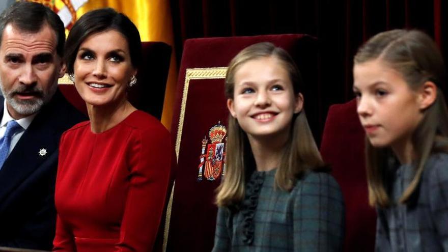 Los Reyes, junto a sus hijas Leonor y Sofía.