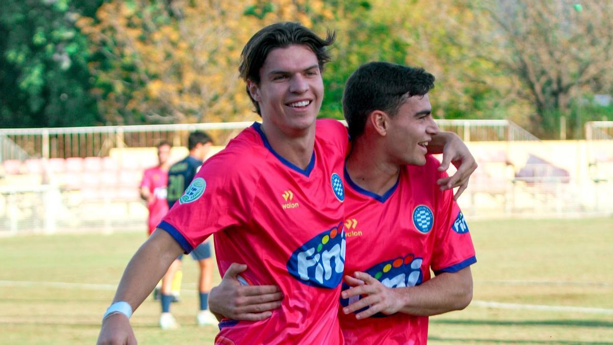 Junior celebra su gol en el UCAM Murcia B - Molinense