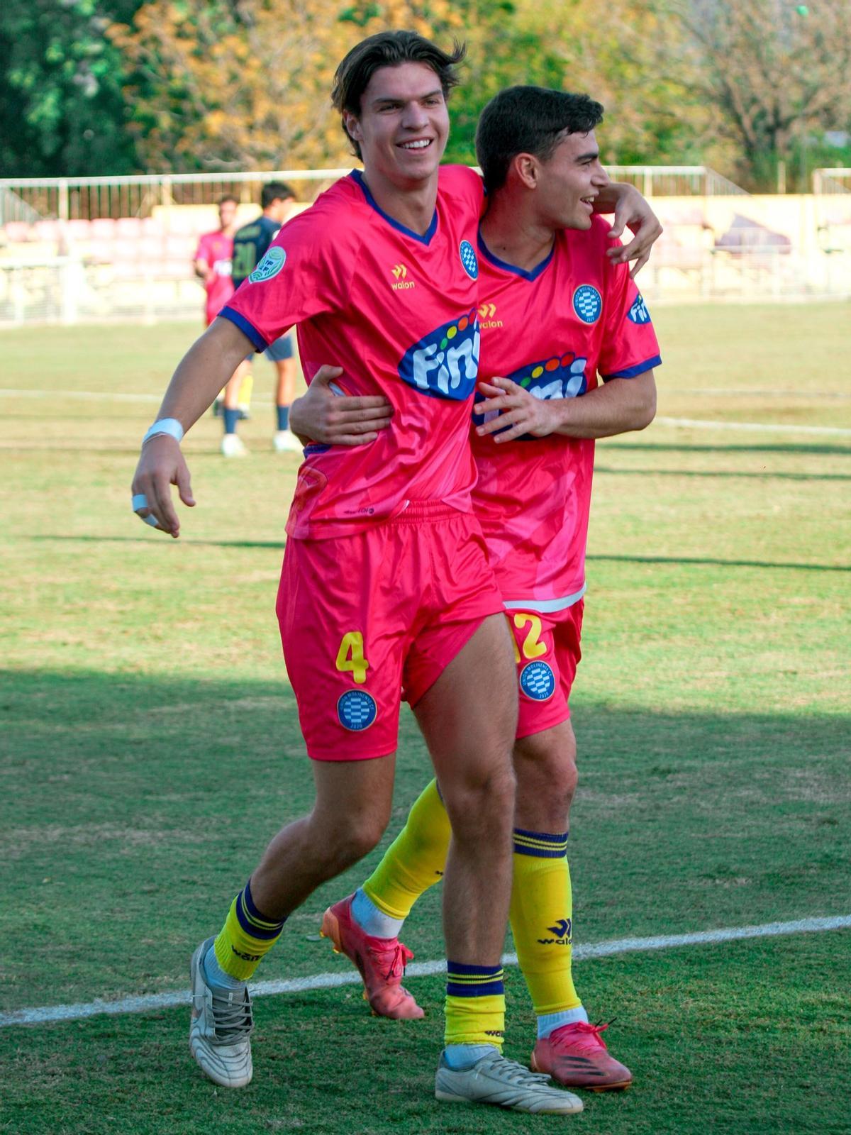Junior celebra su gol en el UCAM Murcia B - Molinense