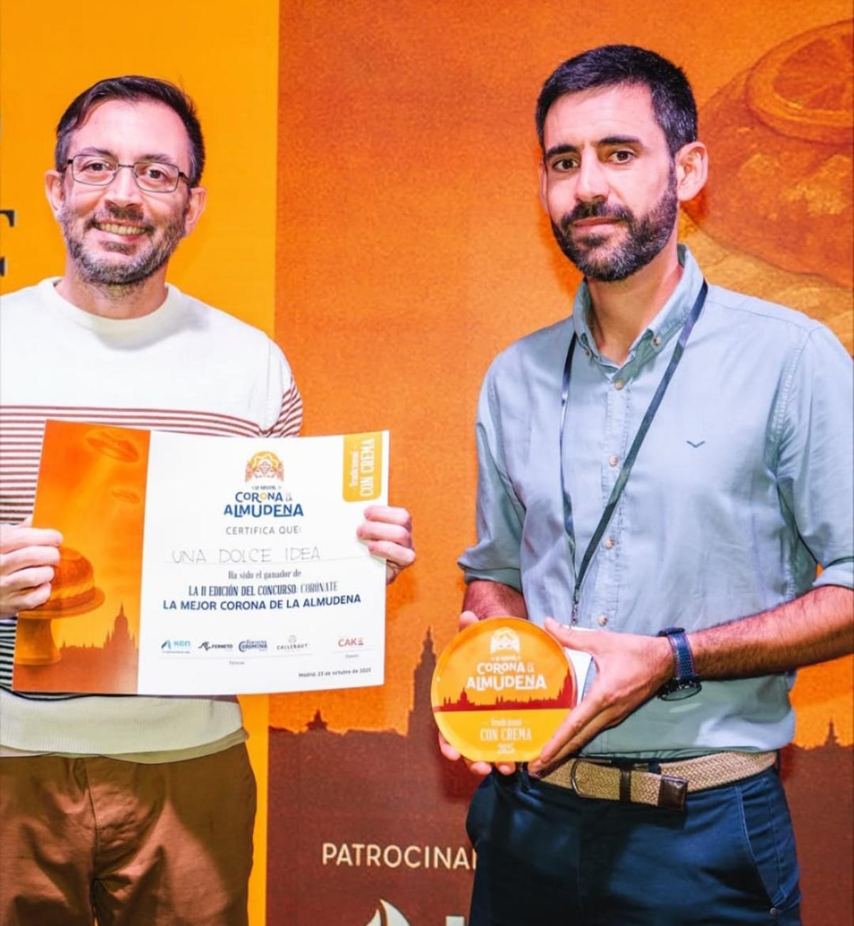 Una Dolce Idea recogiendo el premio a Mejor Corona de la Almudena