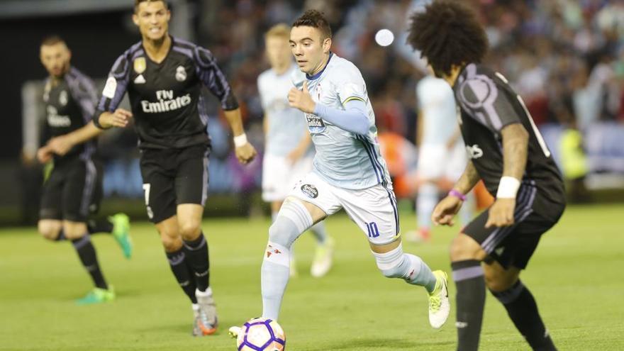 Aspas regatea a Marcelo en el partido disputado la temporada pasada. // Ricardo Grobas