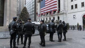 Dimite el jefe de la Policía de Nueva York tras ser acusado de exigir sexo a una subordinada.