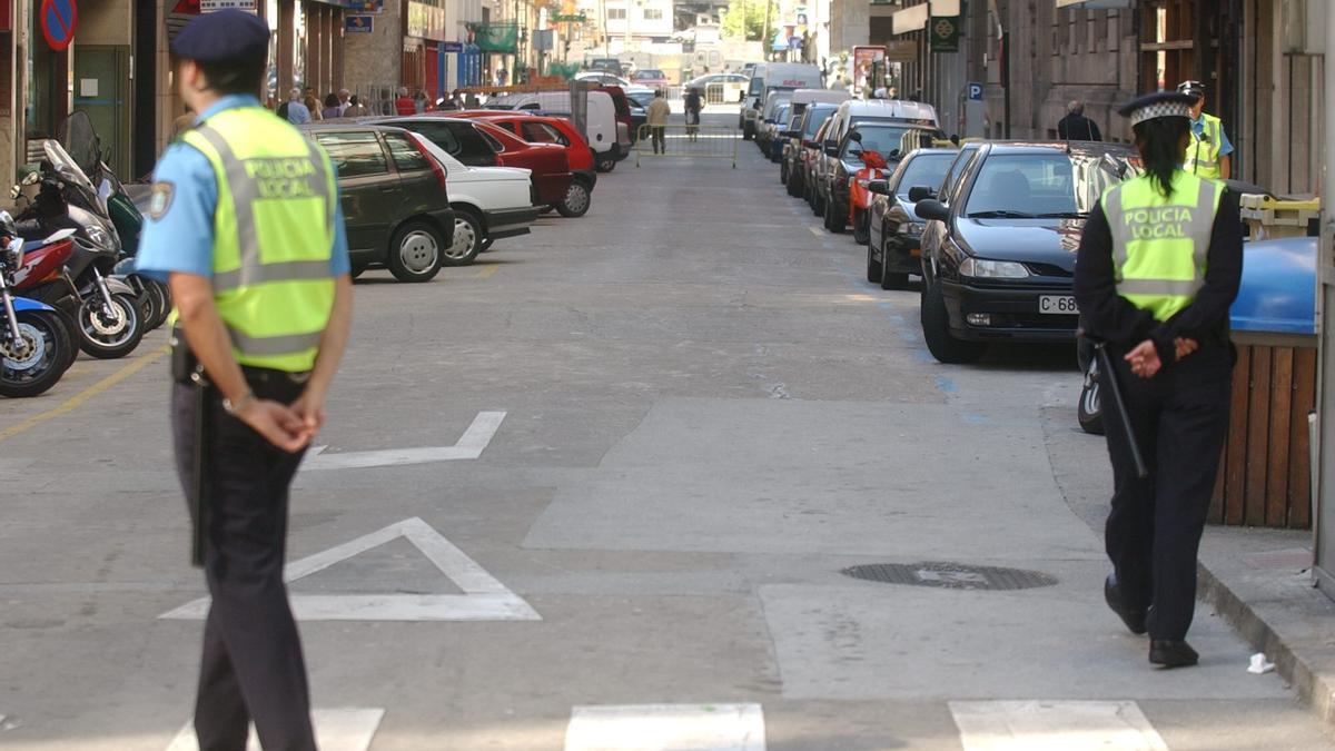 Imagen de la calle Durán Loriga cortada al tráfico. / Víctor Echave