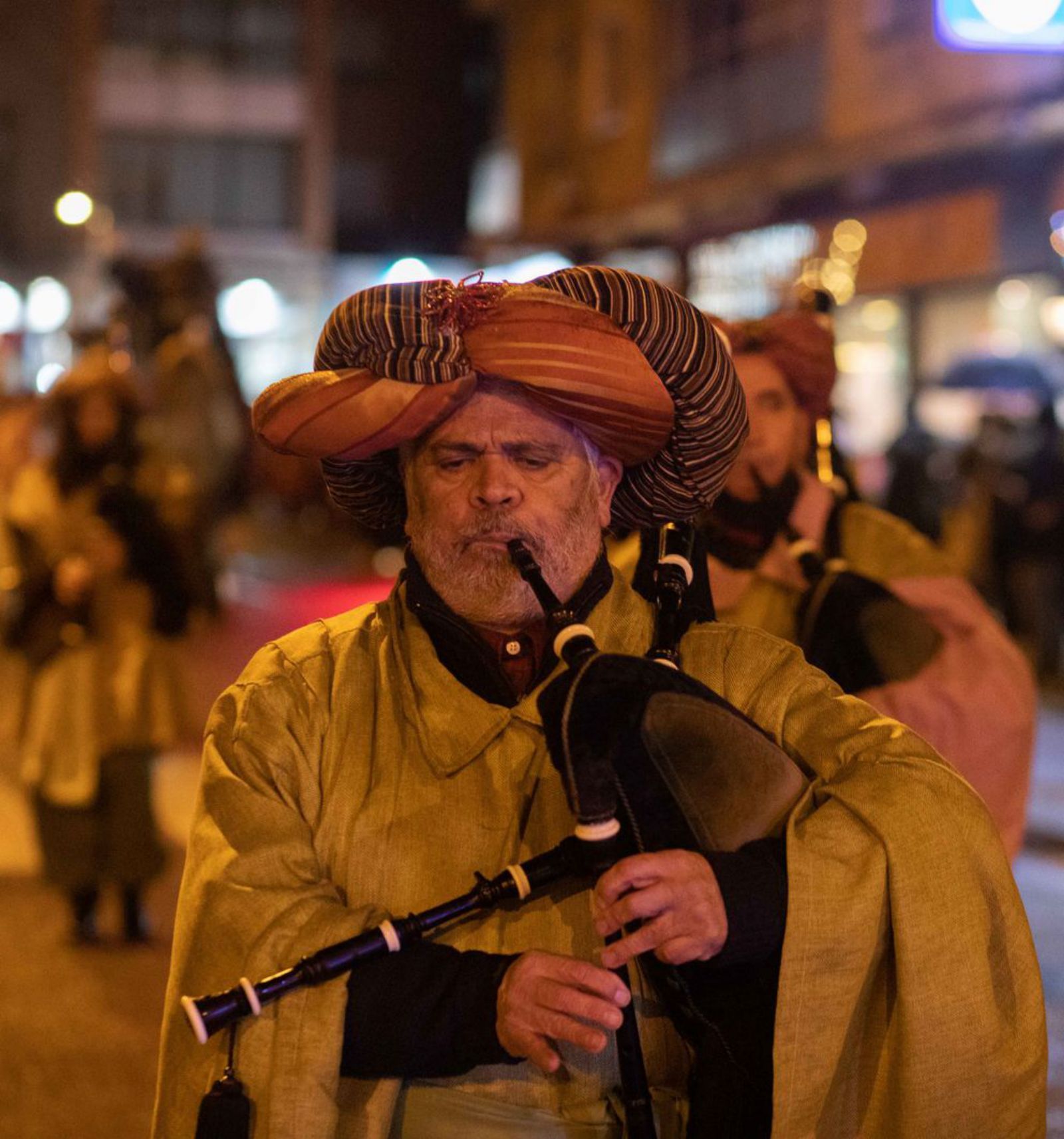 Un desfile real bajo la lluvia