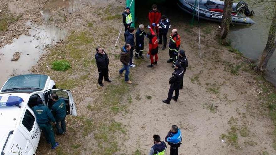 Operativo de búsqueda de un desaparecido junto al río Duero.