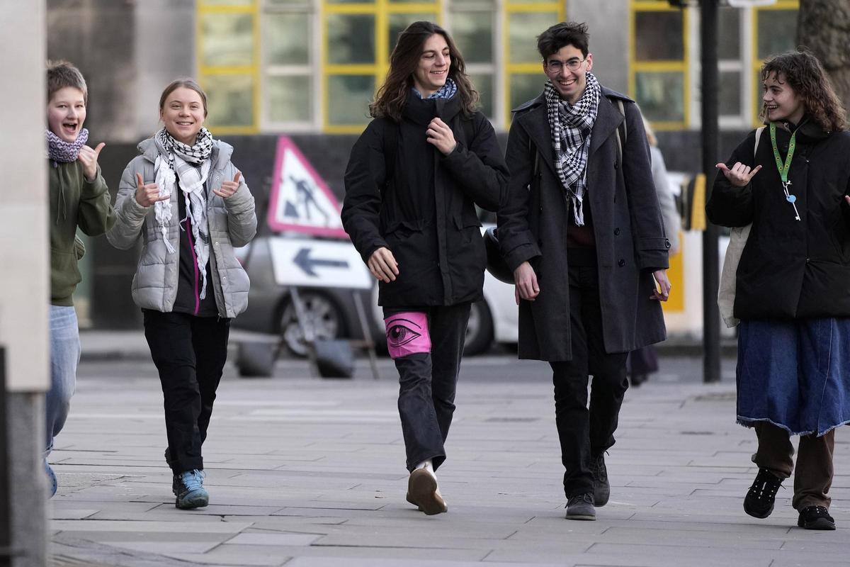 Greta Thunberg llega a su juicio en Londres