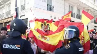 La jornada más tensa de la acampada de Sol deja cuatro detenidos y varios policías heridos
