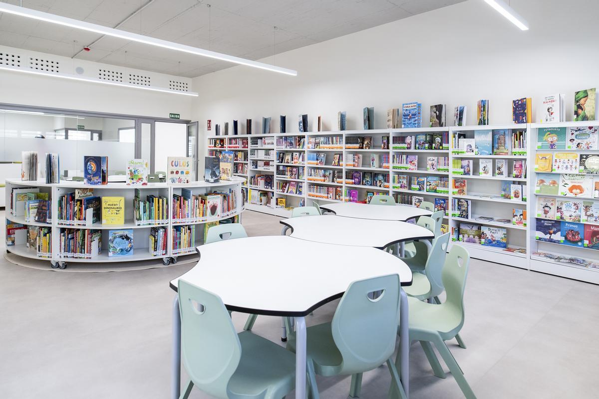 A Centro de usos múltiples y biblioteca 'Mercedes Formica' en El Limonar