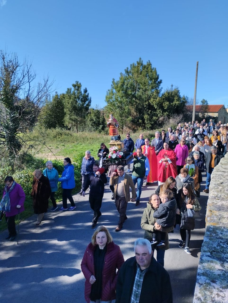 Así celebran vecinos y dirigentes políticos la fiesta de San Vicente de O Grove.