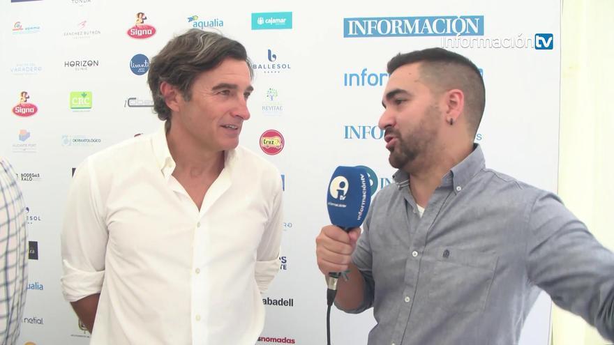 Carlos Parodi visita el Racó de Información TV en Hogueras