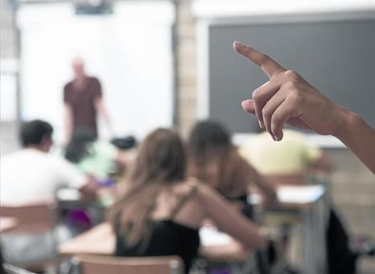 Alumnes de secundària de l’institut Fort Pius de Barcelona, durant uns exàmens de setembre, el curs passat.