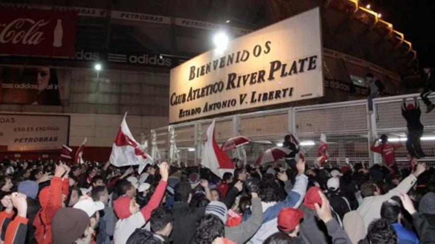 River Plate busca el milagro para no descender