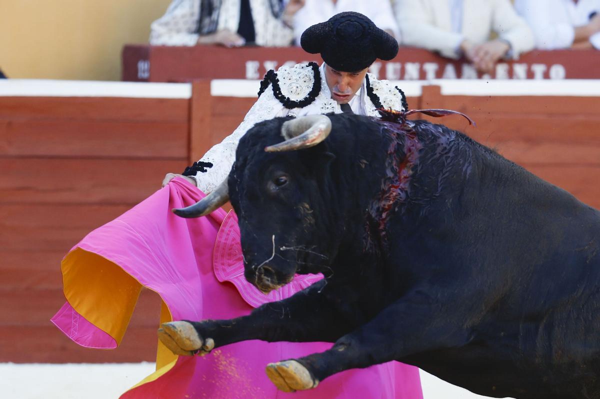 Las mejores imágenes de la corrida de toros de Marbella con Morante, Talavante y David de Miranda